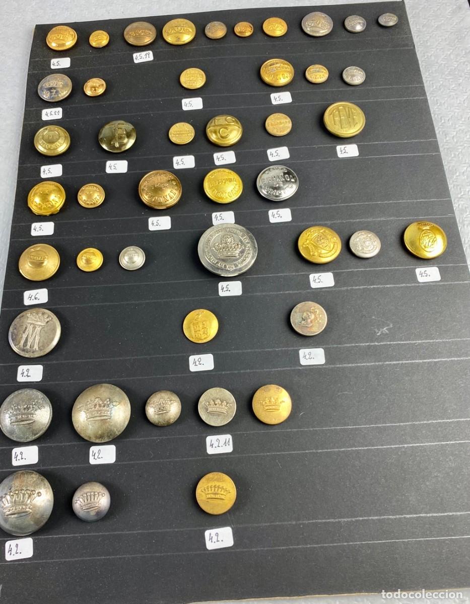 Militaria: BANDEJA de botones surtidos con 45 botones diferentes 18
