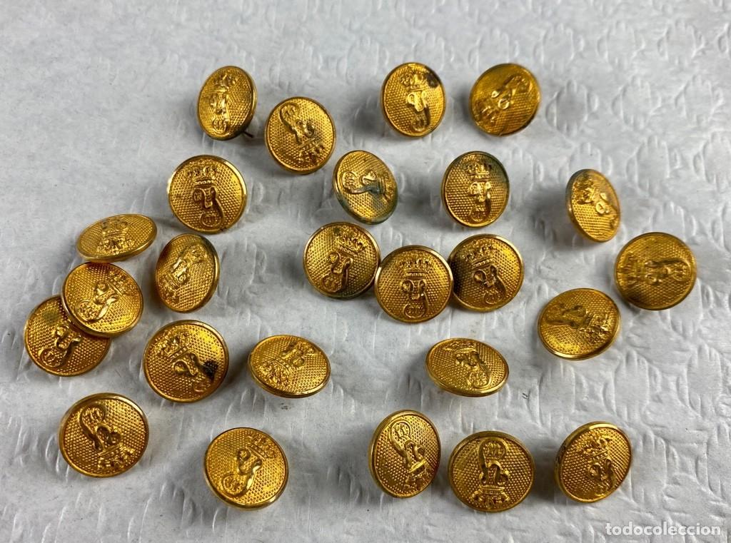 Militaria: YII ISABEL 2&ordf; lote de 25 de botones sobredorados de 13mm Siglo XIX 77