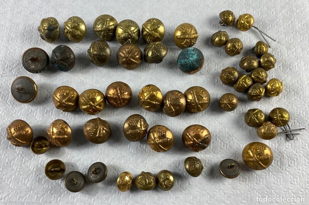 Militaria: ARTILLER&Iacute;A lote de 26 de botones ovales de 21mm y 25 de 15mm Siglo XIX 83