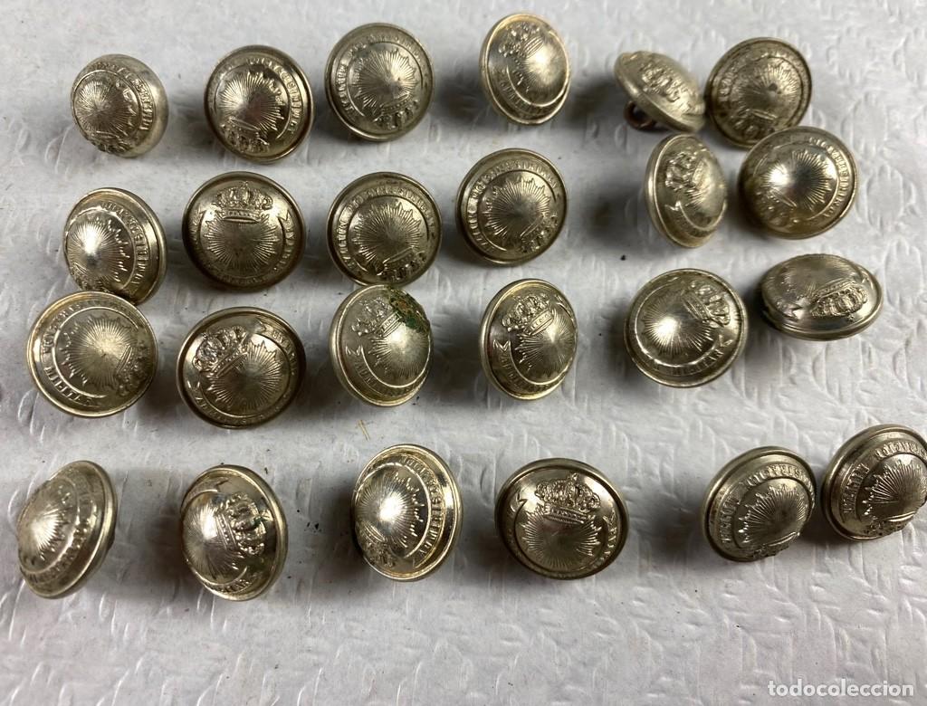 Militaria: ADMINISTRACI&Oacute;N MILITAR lote de 24 botones plateados de 2 piezas 16mm Siglo XIX 88