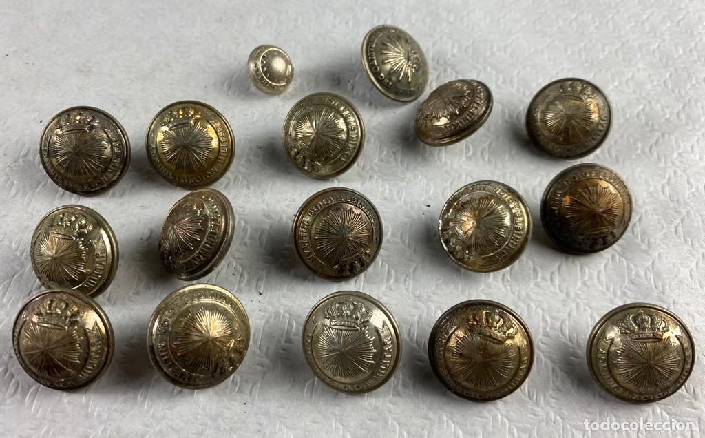 Militaria: ADMINISTRACI&Oacute;N MILITAR lote de 17 botones plateados 22mm y 1 peque&ntilde;o Siglo XIX 90