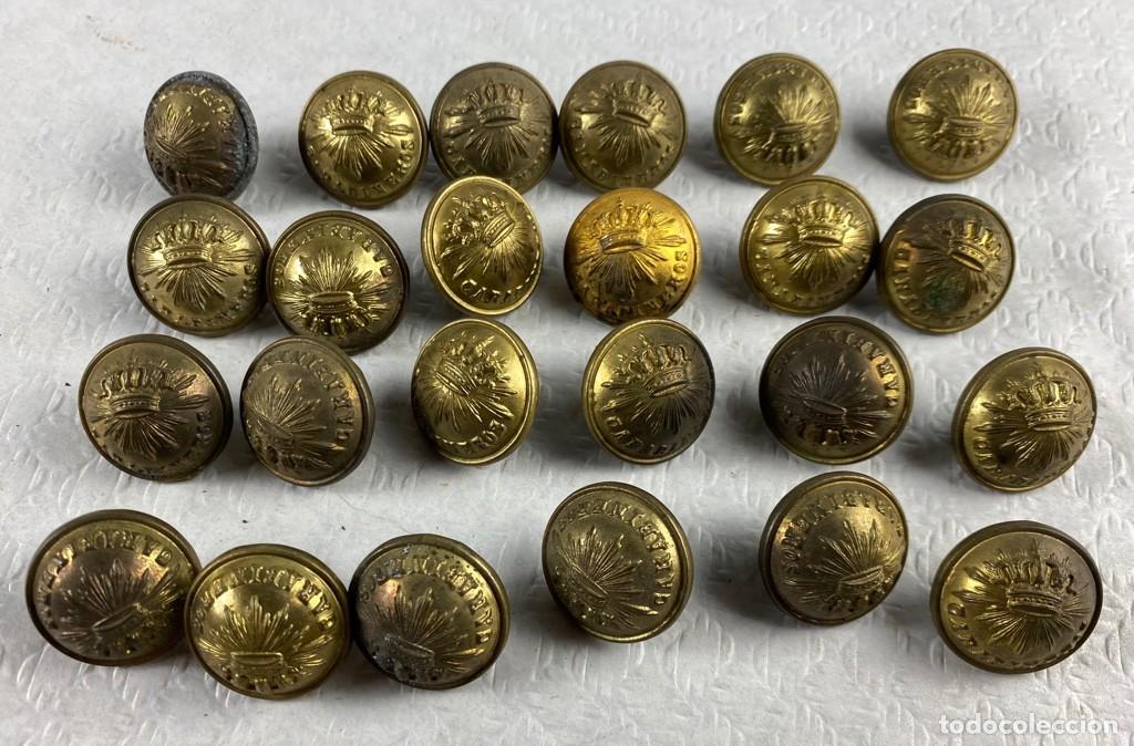 Militaria: CARABINEROS lote de 24 botones dorados 21mm Siglo XIX 92