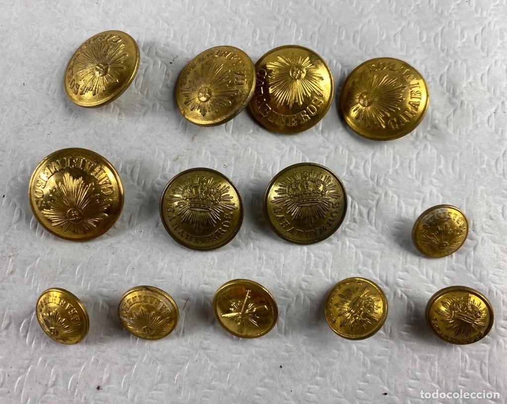 Militaria: CARABINEROS lote de 13 botones dorados huecos Siglo XIX 93