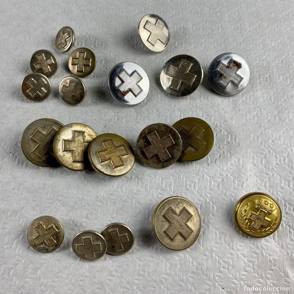 Militaria: CRUZ ROJA lote de 19 botones Siglo XIX 94