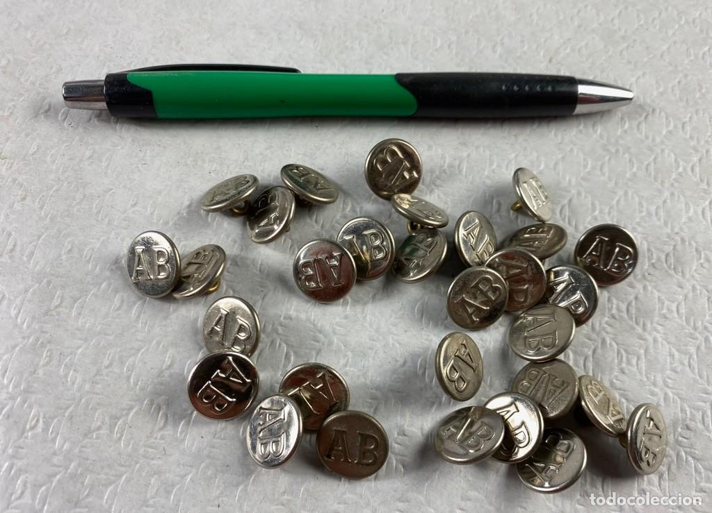 Militaria: AB lote de 30 de botones de 14mm Siglo XIX 105