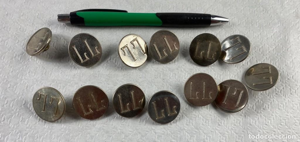 Militaria: LL lote de 13 de botones de 25mm Siglo XIX 106