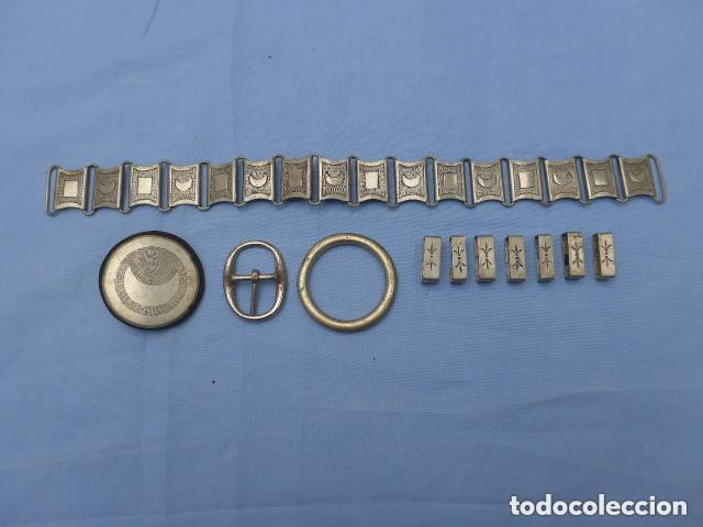 Militaria: Lote de caballeria antigua de regulares o guardia mora, original. hebilla, barbuquejo...
