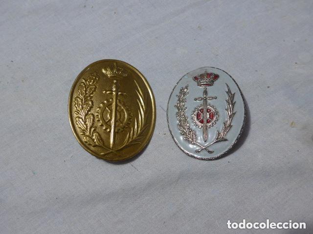 Militaria: Lote 2 antiguas hebillas distintas del cuerpo de prisiones, originales.