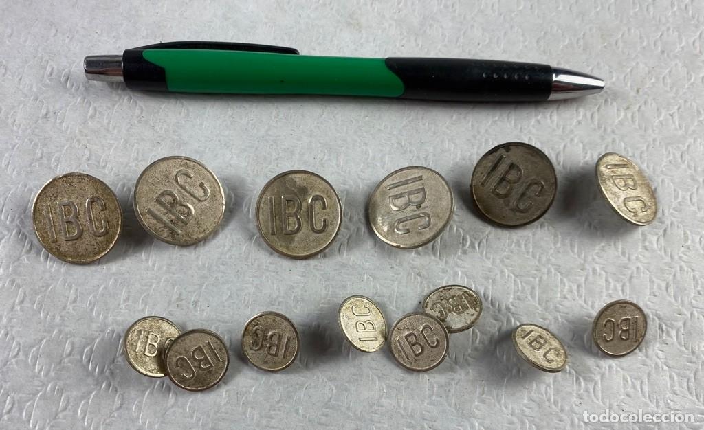 Militaria: IBC lote de 14 de botones de 22 y 14mm Siglo XIX 109