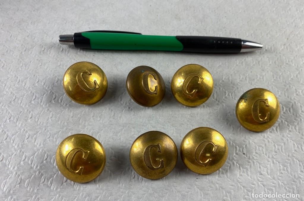 Militaria: C lote de 7 de botones de 26mm Siglo XIX 111