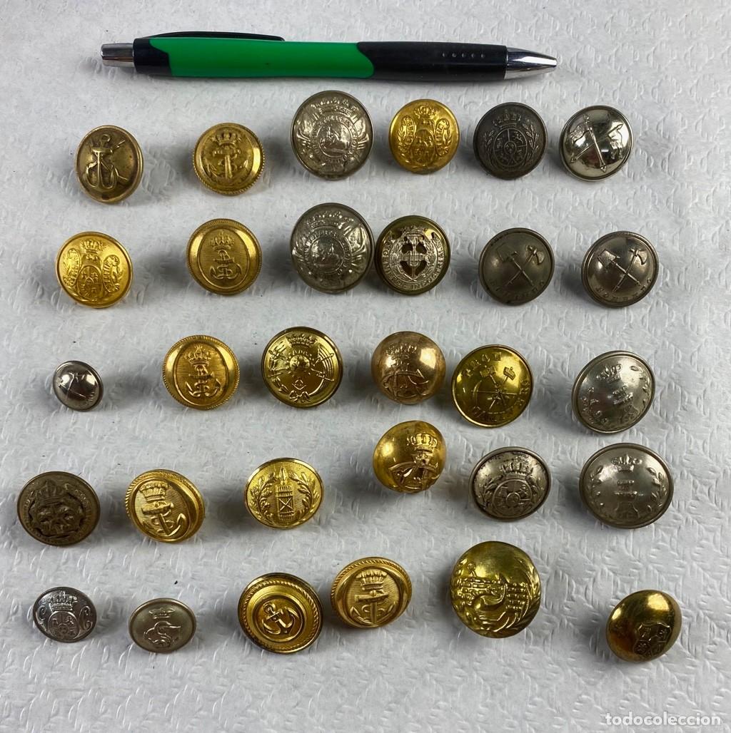 Militaria: VARIOS lote de 30 de botones Siglo XIX 114
