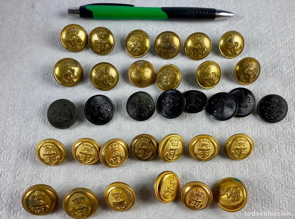 Militaria: ARMADA lote de 33 de botones Siglo XIX 115