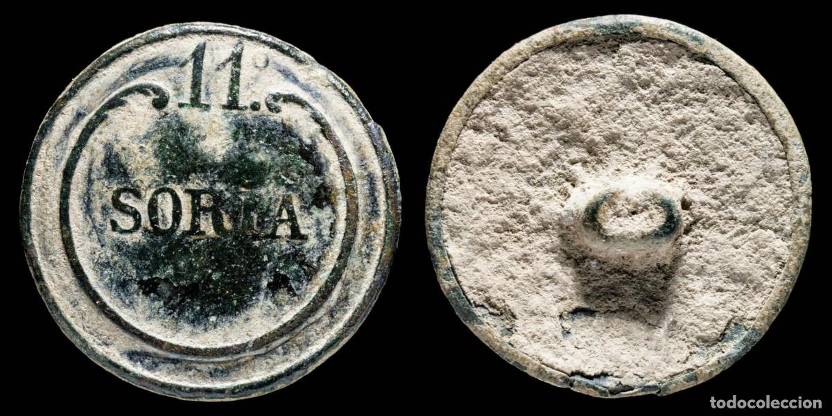 Militaria: 11th Line Infantry Regiment Button, Fernando VII (1815-1818) - 25 mm.
