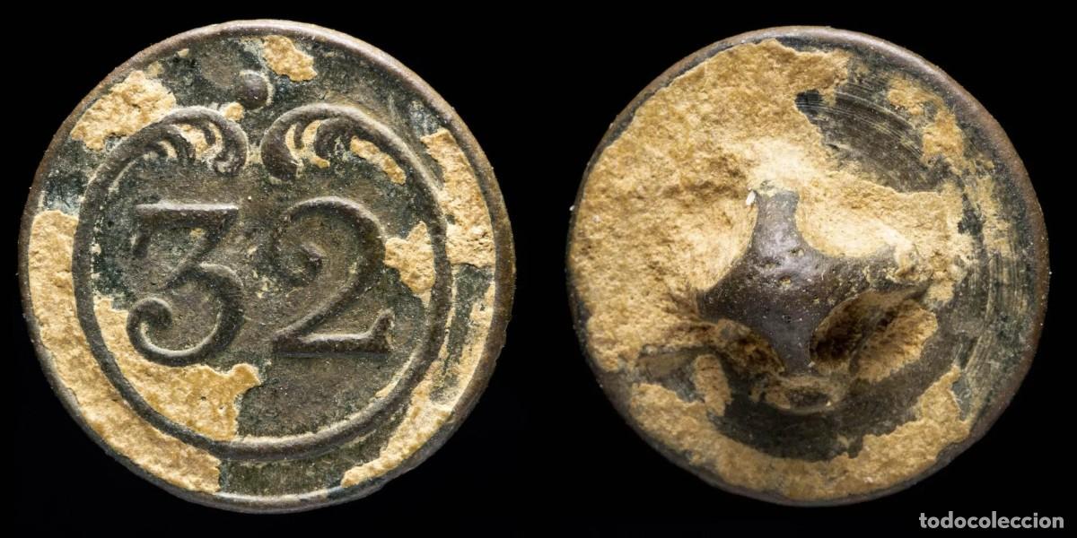 Militaria: Button Military French, Regiment 32, Napoleonic Wars - 15 mm.