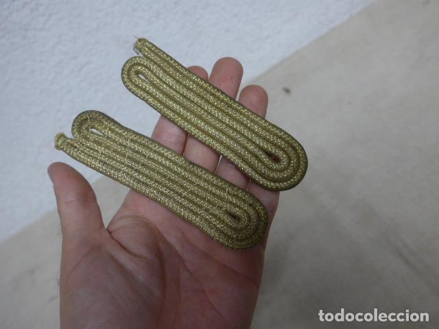 Militaria: Antigua pareja de hombreras de gala a identificar.