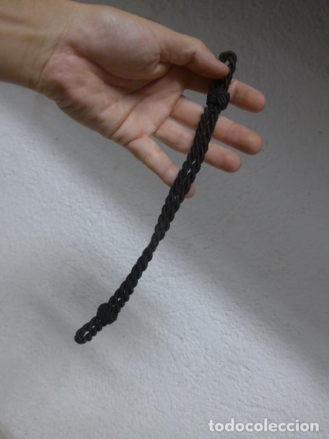 Militaria: Antiguo barbuquejo de gala negro de tipo cordon, espa&ntilde;ol, para gorra de plato.