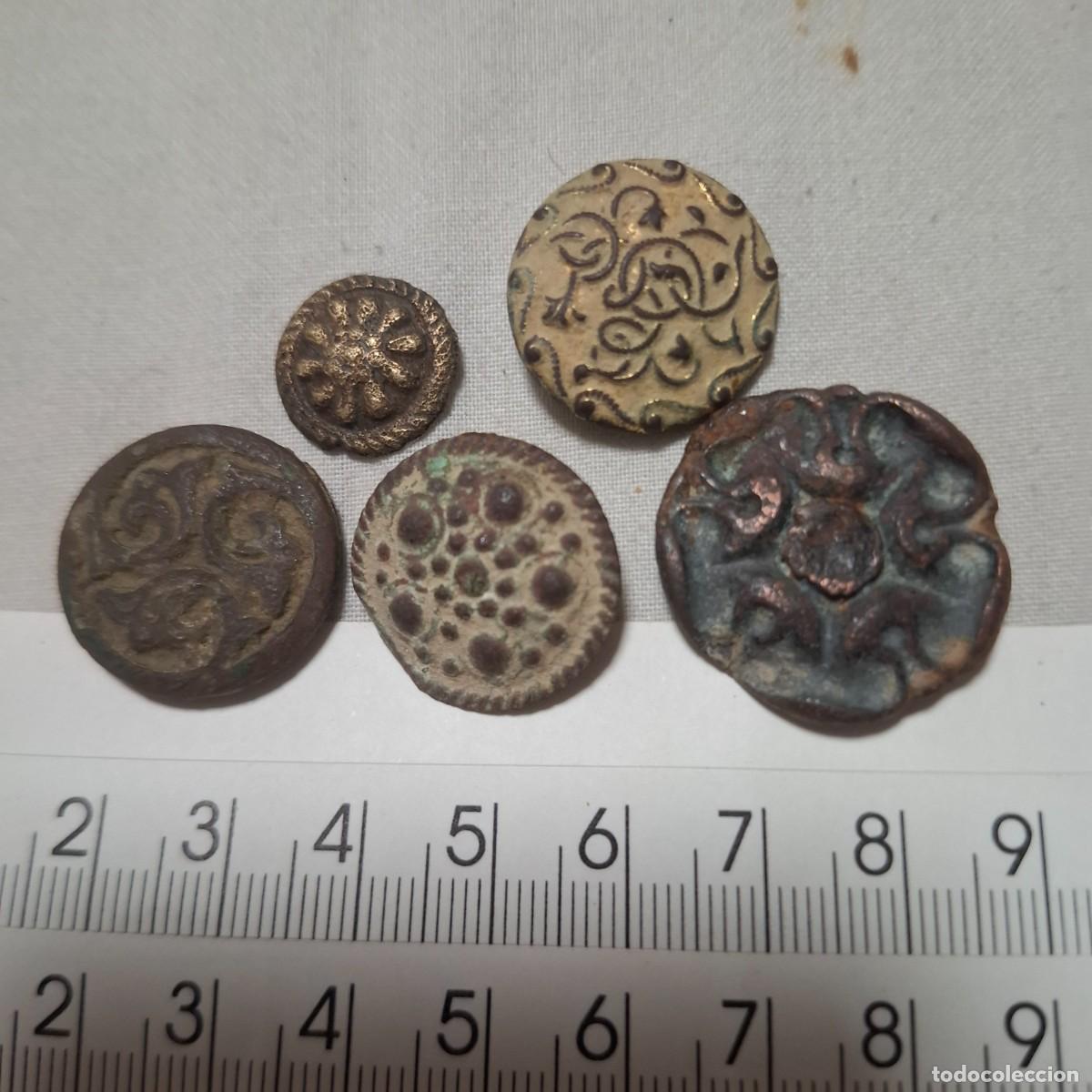 Militaria: Lote de botones antiguos. Desenterrados
