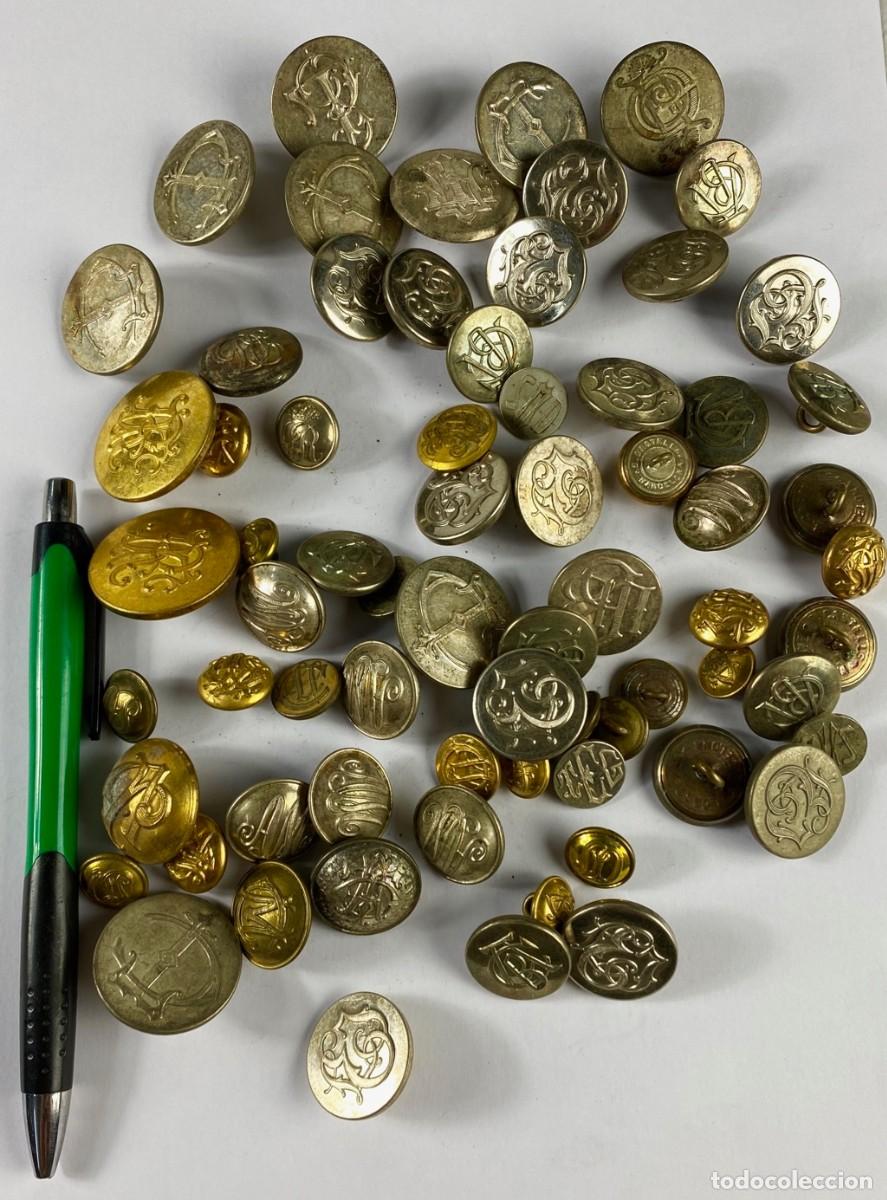Militaria: MONOGRAMAS 330gr de botones met&aacute;licos Siglo XIX 128