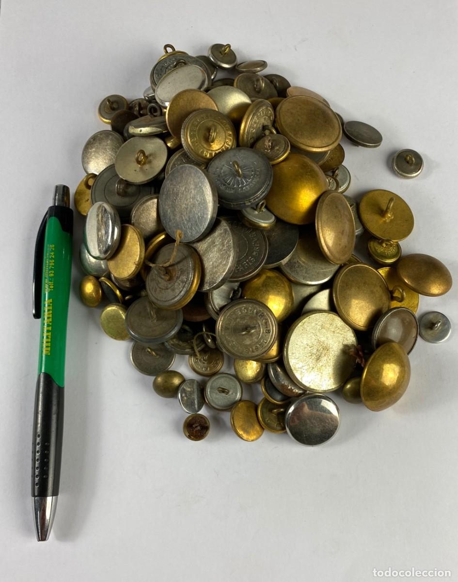 Militaria: LISOS 500gr de botones met&aacute;licos Siglo XIX 129