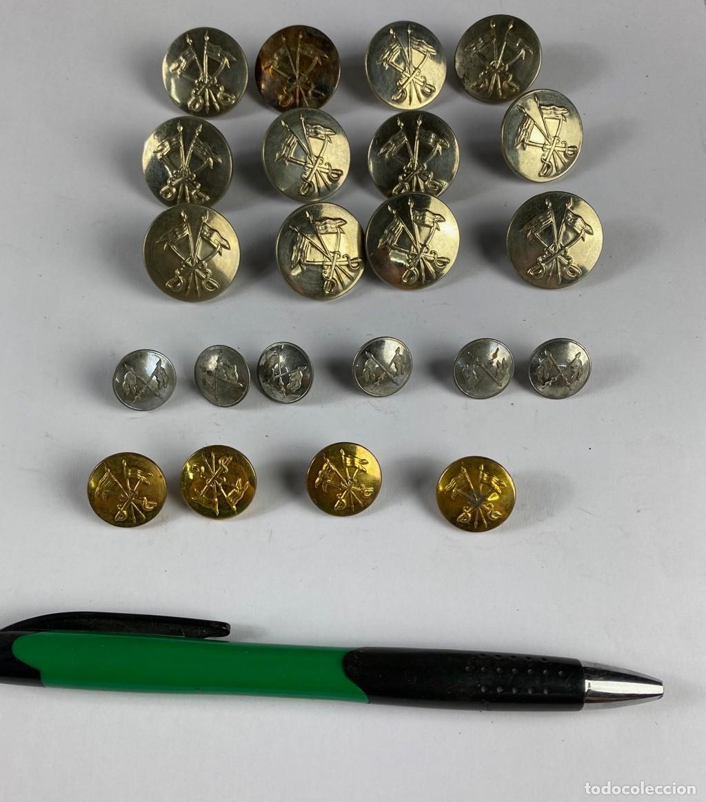 Militaria: CABALLER&Iacute;A 22 botones de 22, 16 y 14mm Siglo XIX 134