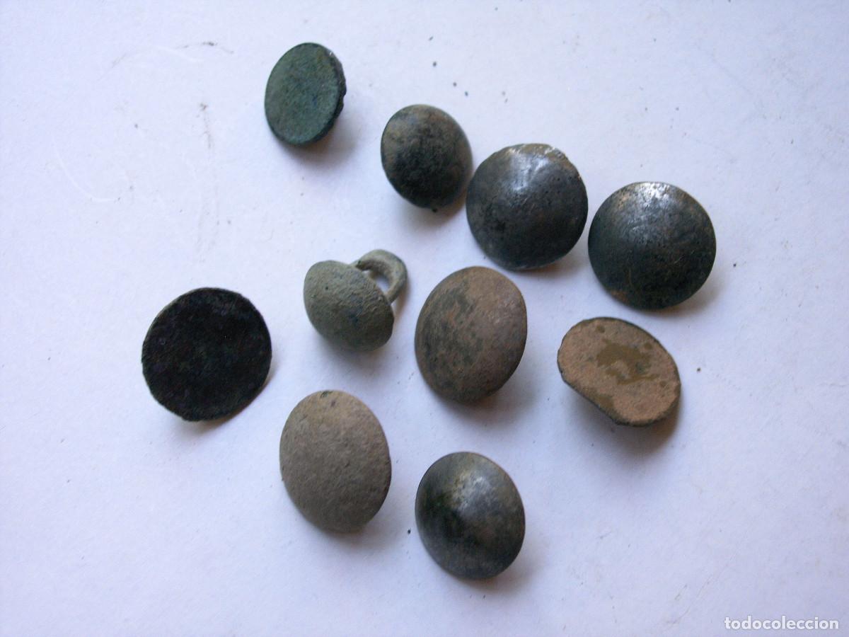 Militaria: LOTE DE ANTIGUOS BOTONES MEDIEVALES