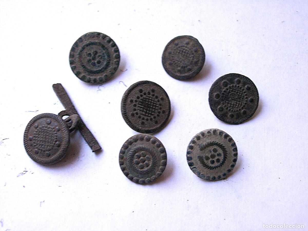 Militaria: LOTE DE 7 BOTONES MILITARES MEDIEVALES