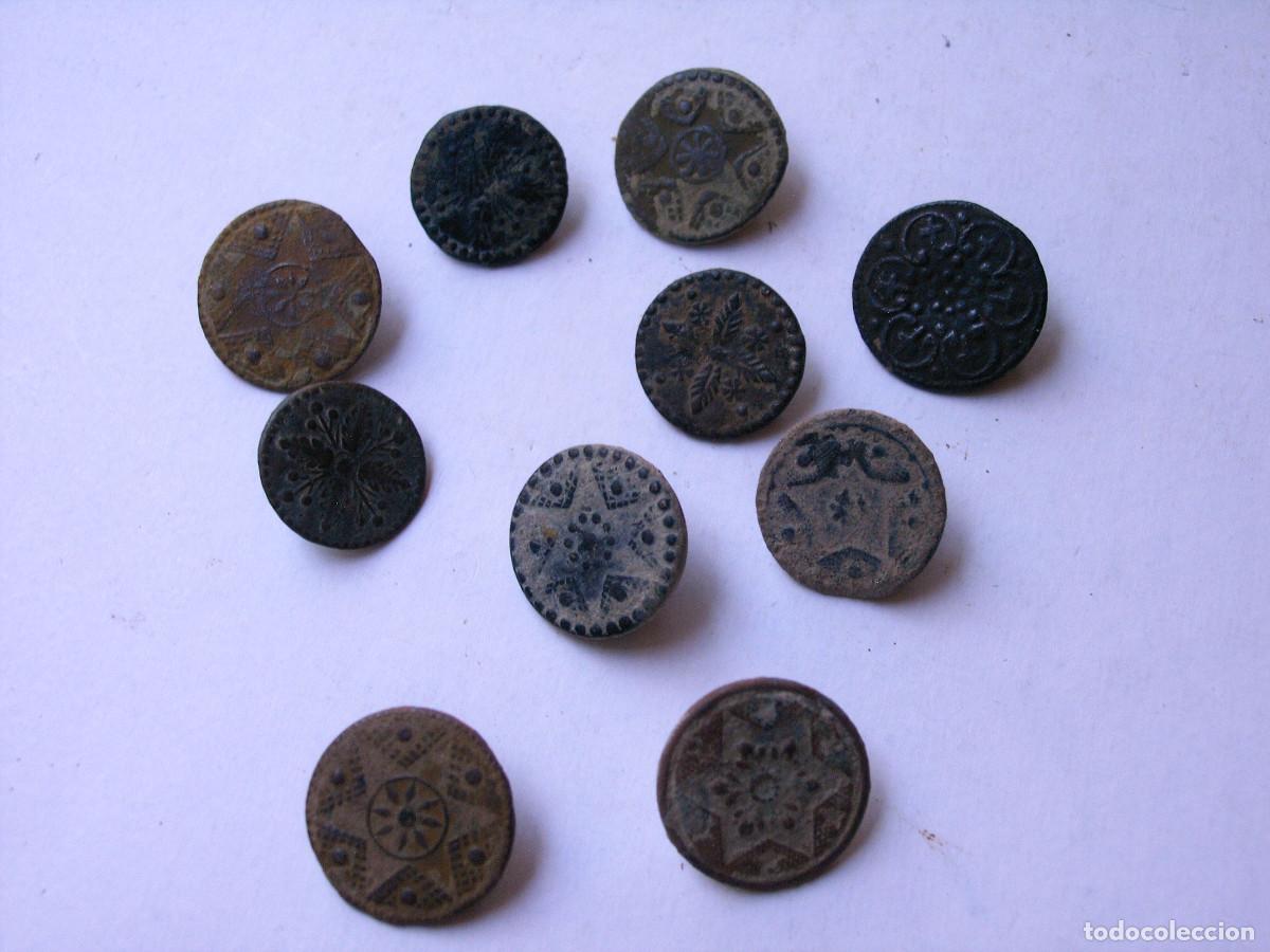 Militaria: LOTE DE 10 BOTONES MEDIEVALES