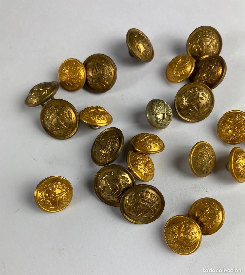 Militaria: VARIOS 24 botones de 16 y 14mm Siglo XIX 136