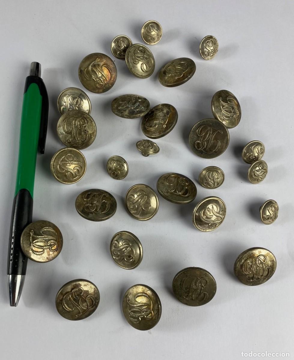 Militaria: VARIOS 30 botones de 23, 21 y 14mm Siglo XIX 137