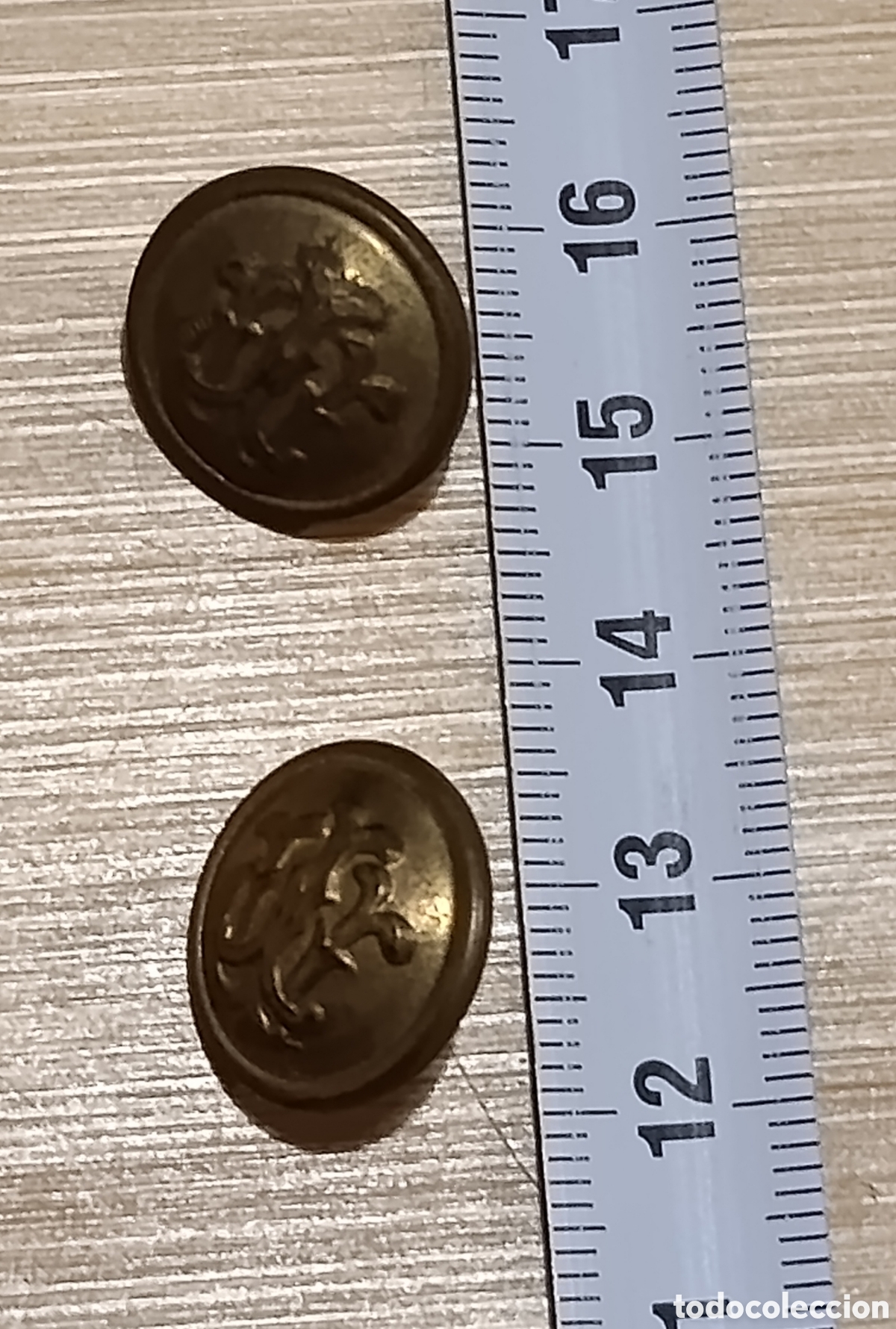 Militaria: Pareja botones dorados Polic&iacute;a Municipal a&ntilde;os 70 y 80 iniciales PM.