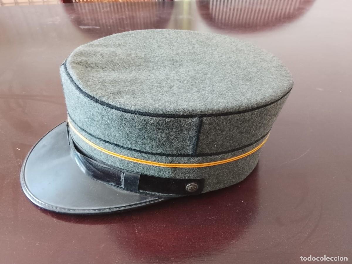 Militaria: Gorra policia Suiza en muy buen estado