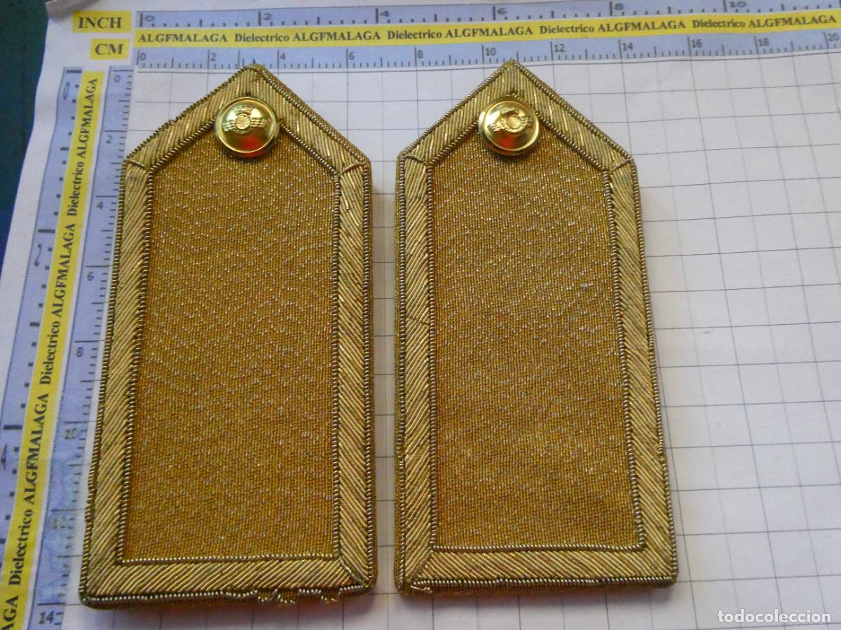 Militaria: PALAS HOMBRERAS UNIFORME OFICIAL GALA EJ&Eacute;RCITO DEL AIRE. A&Ntilde;OS 50 60. HILO ORO. 100GR
