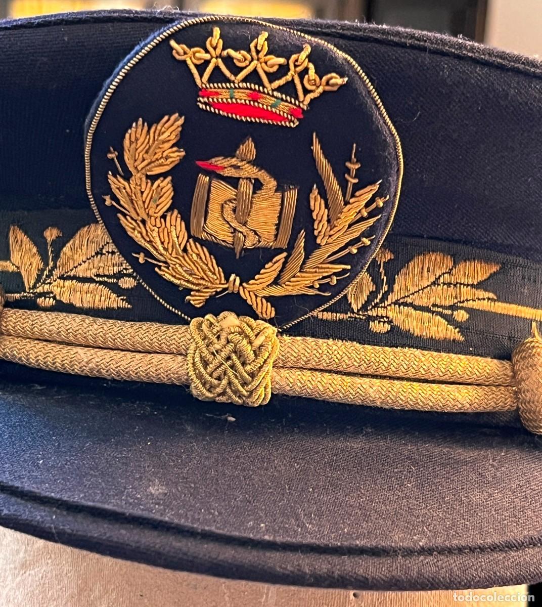 Militaria: Antigua gorra de plato de gala correspondiente a uniforme de licenciado en medicina, medico, confecc