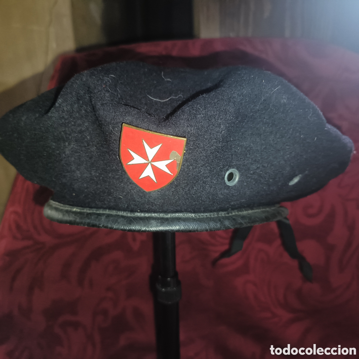 Militaria: Antigua boina de la orden de Malta