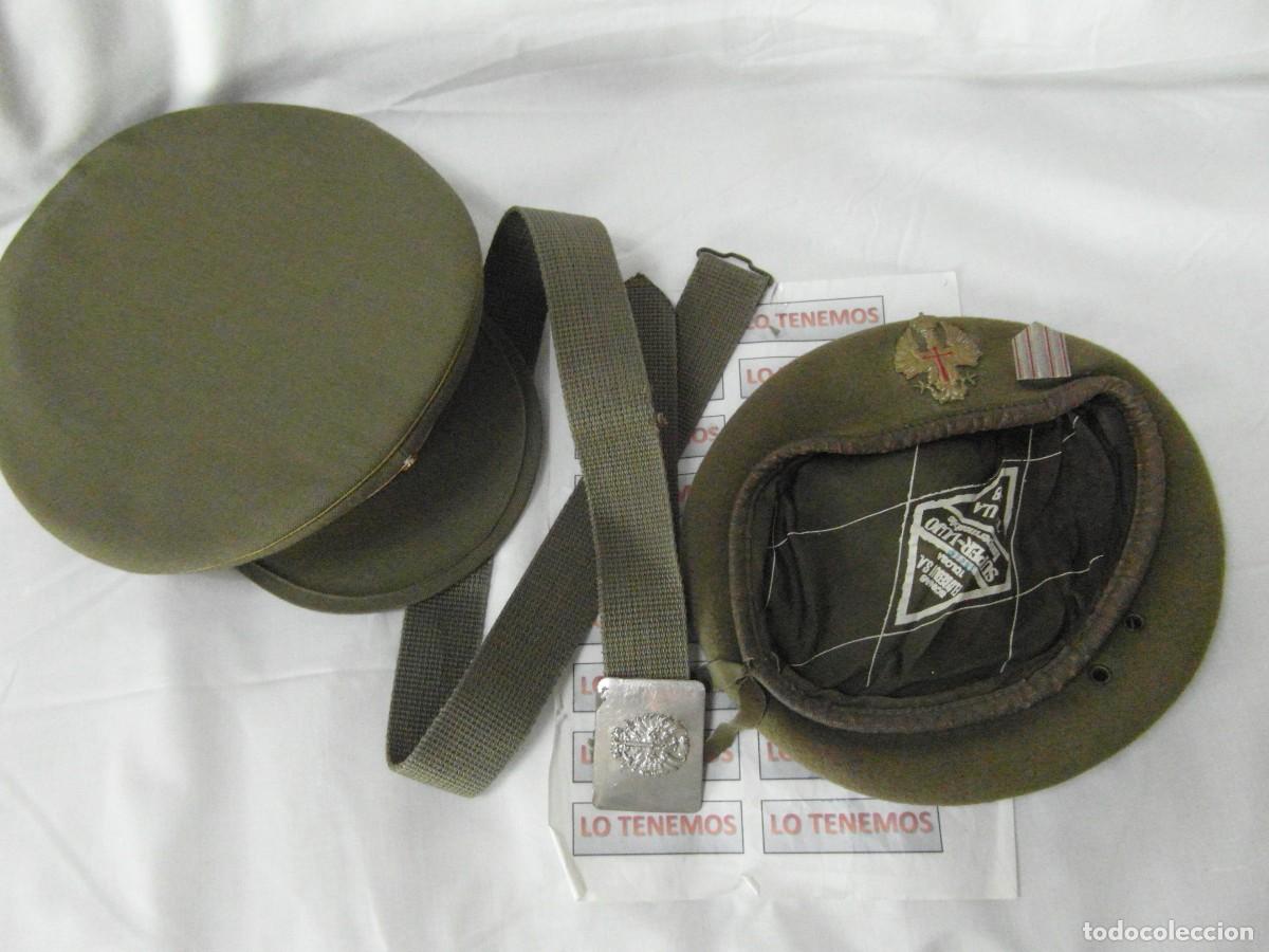 Militaria: Lote de Gorra de plato y boina del ejercito militar espa&ntilde;ol con sus galones de sargento y cinturon