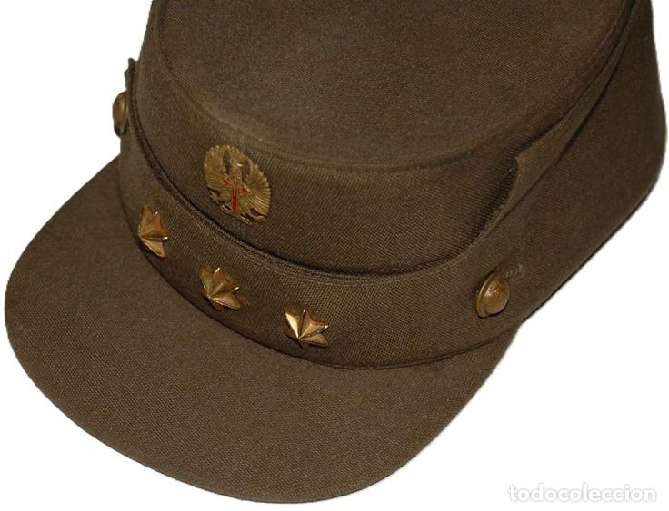 Militaria: GORRA MONTA&Ntilde;ERA/KEPI CON LA GRADUACI&Oacute;N DE CAPITAN DEL E.T. EPOCA DE FRANCO A&Ntilde;OS 60/70