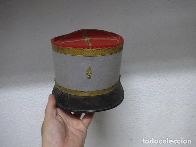 Militaria: Antigua gorra kepi frances de oficial de la Legion extranjera Francesa, original.