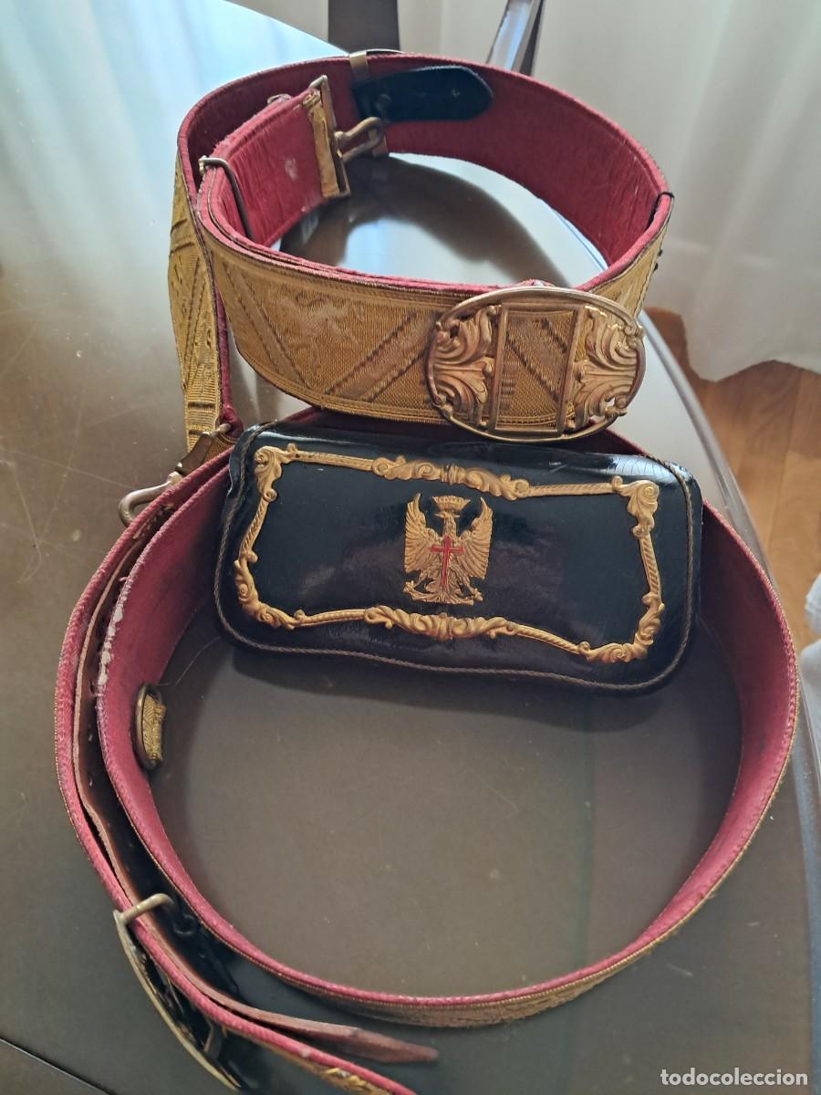 Militaria: ANTIGUO CONJUNTO CORREAJE DE GALA MILITAR ESPA&Ntilde;OL &Eacute;POCA FRANCO &ndash; BANDOLERA, CARTUCHER&Iacute;N Y CE&Ntilde;IDOR
