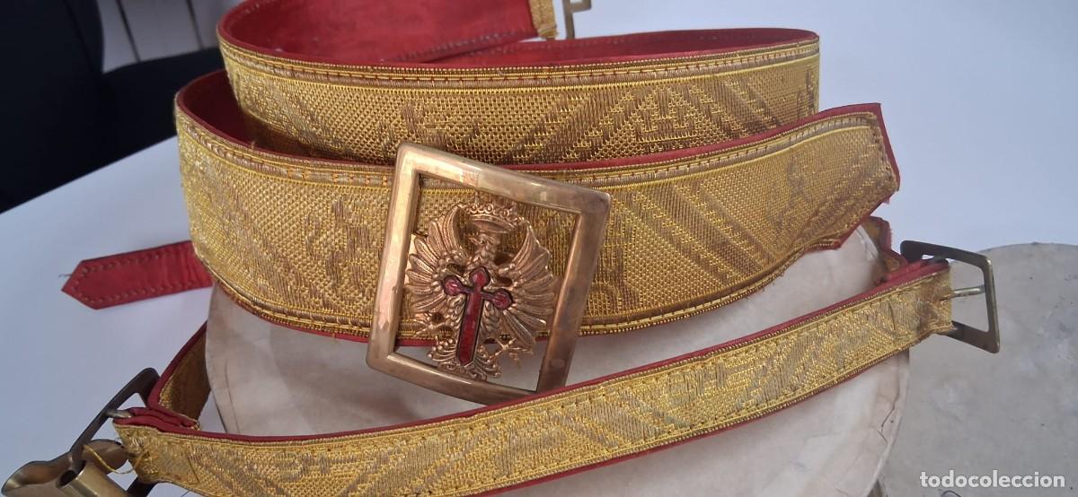 Militaria: Lote de Uniformidad y Militaria Cuartel General del Ej&eacute;rcito - &Eacute;poca de Franco / Transici&oacute;n