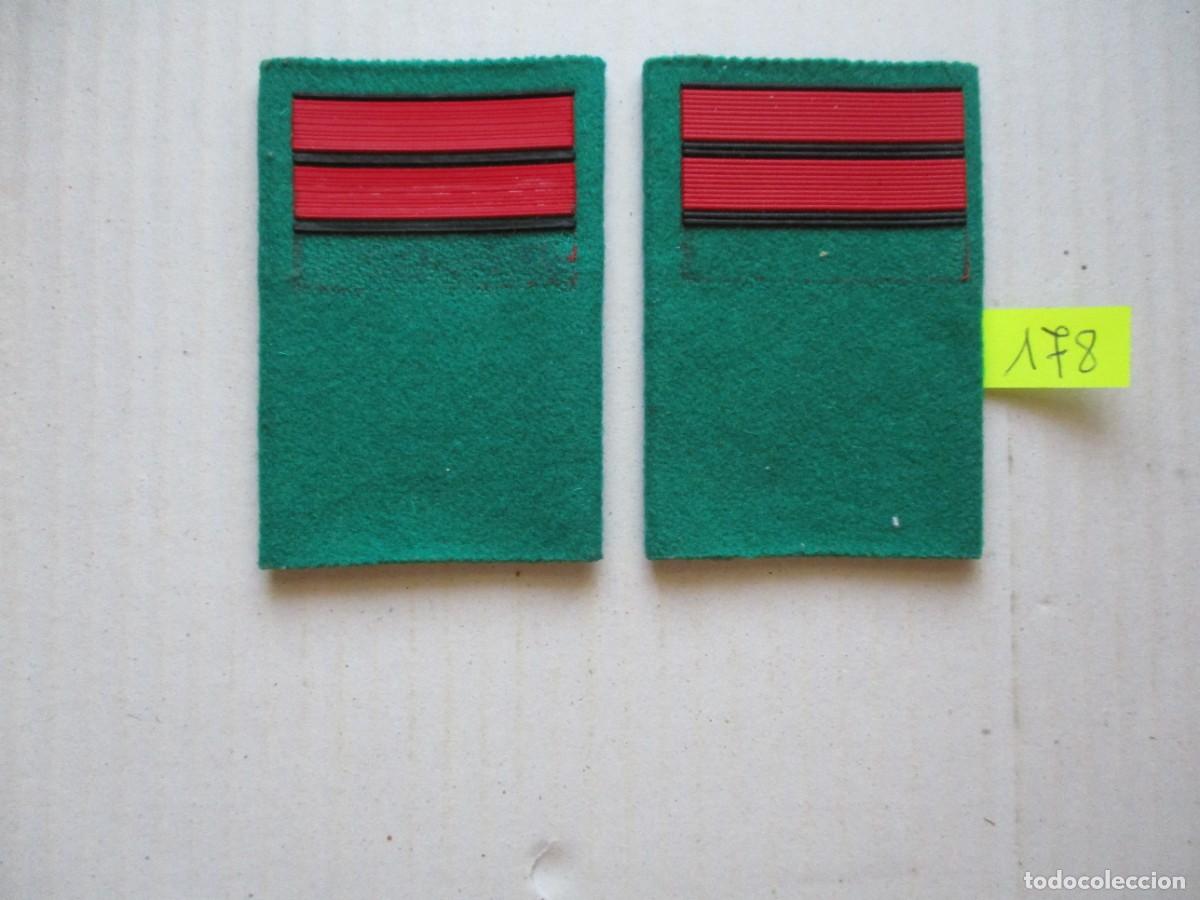 Militaria: GALONES CABO EJERCITO , VERDE Y DOS CINTAS ROJAS, MIDE 6X9 CM BIEN CONSERVADOS
