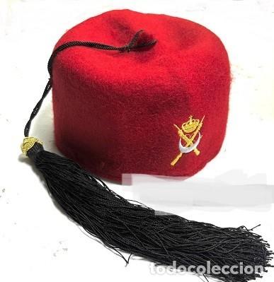 Militaria: TARBUCH GASTADOR REGULARES REGLAMENTARIO CON EMBLEMA BORDADO.