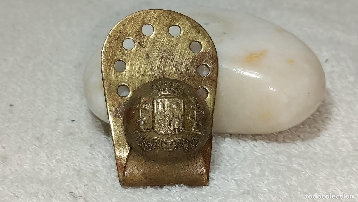 Militaria: ANTIGUO BOTON MILITAR ALFONSO XIII INFANTERIA GANCHO DE SUJECION DEL CE&Ntilde;IDOR A&Ntilde;OS 20