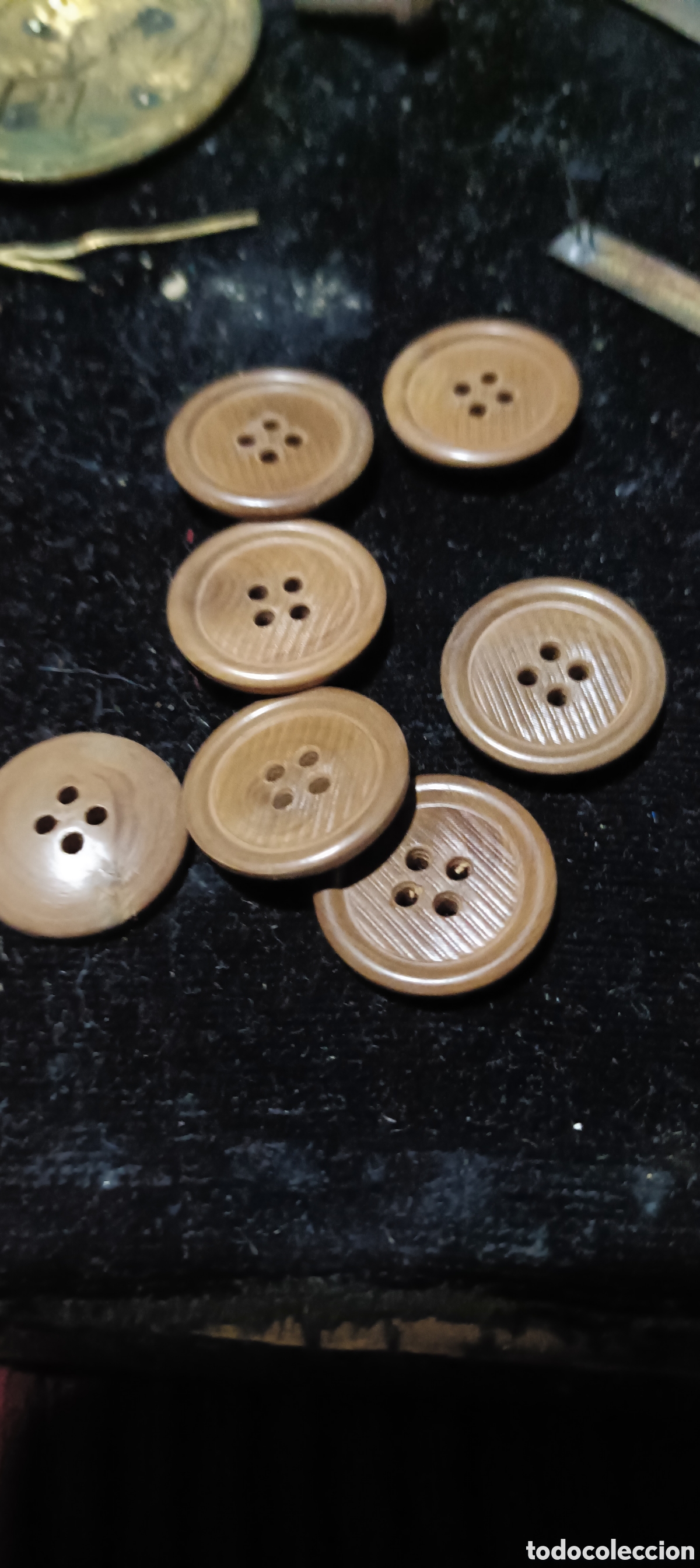 Militaria: Antiguos botones realizados de madera utilizados por la Legi&oacute;n C&oacute;ndor