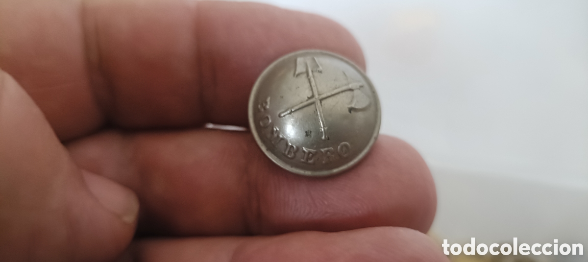 Militaria: Antiguo bot&oacute;n de bomberos siglo XIX