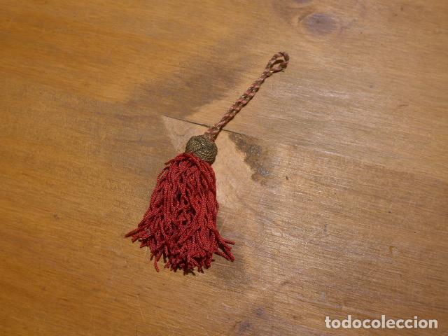 Militaria: Antigua borla original de gorrillo de oficial de Guerra civil.