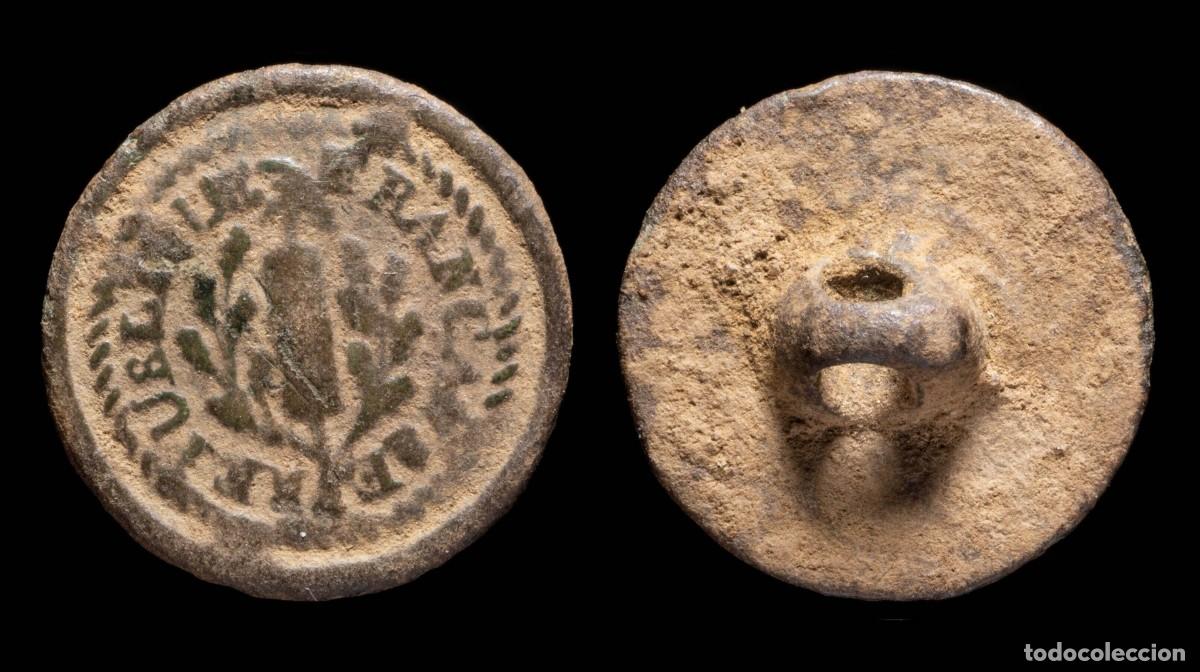 Militaria: French Button Military, Republique Francaise - 17 mm.