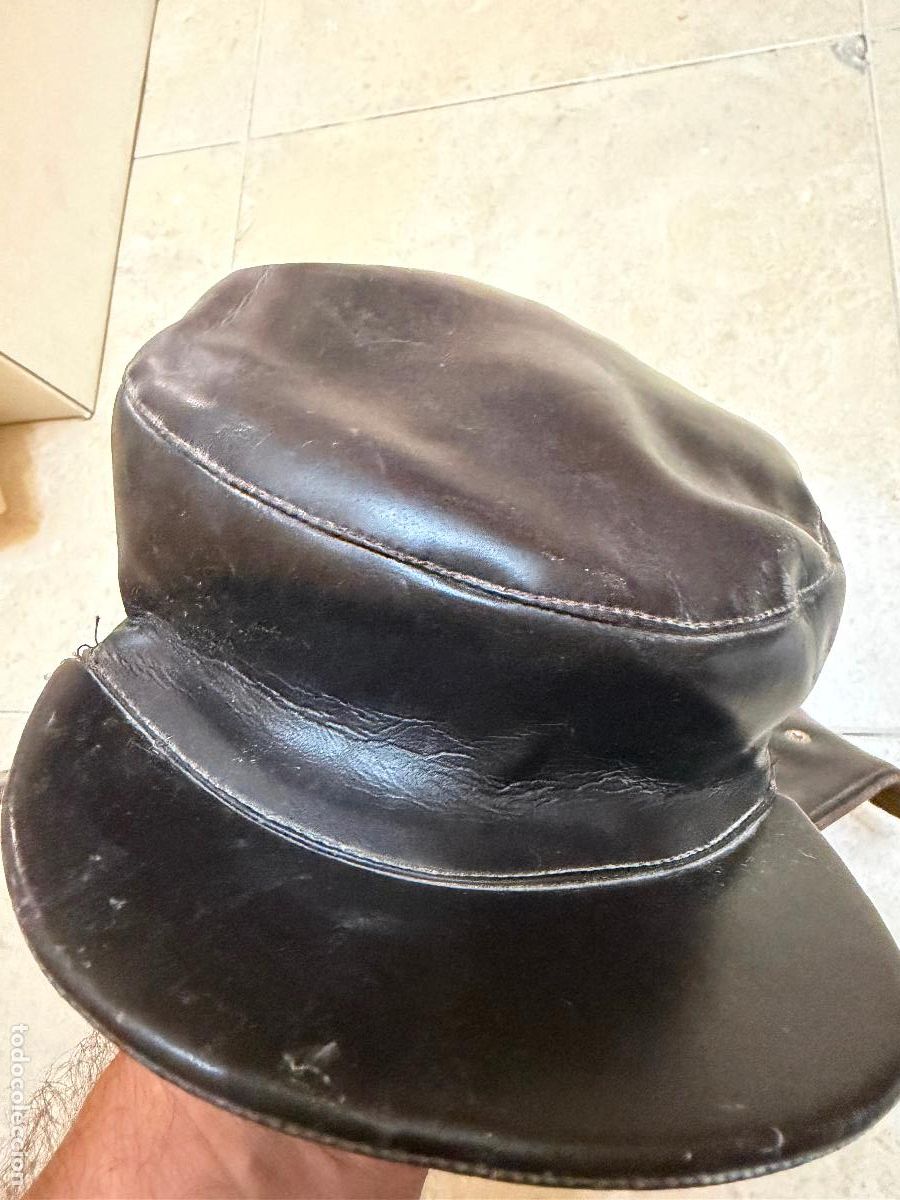 Militaria: Antigua gorra con orejeras