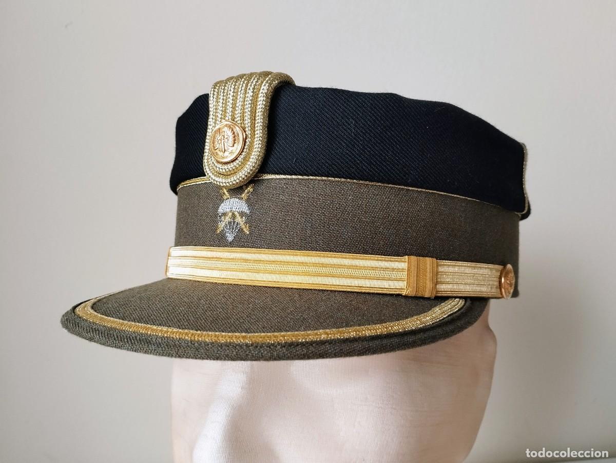 Militaria: Gorra teresiana de Oficial Brigada paracaidista. BRIPAC