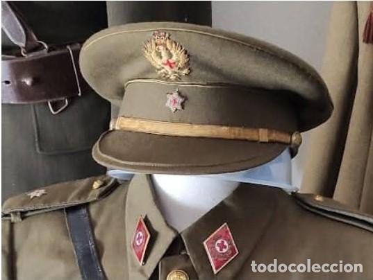 Militaria: Gorra de plato Alf&eacute;rez Cruz roja militar