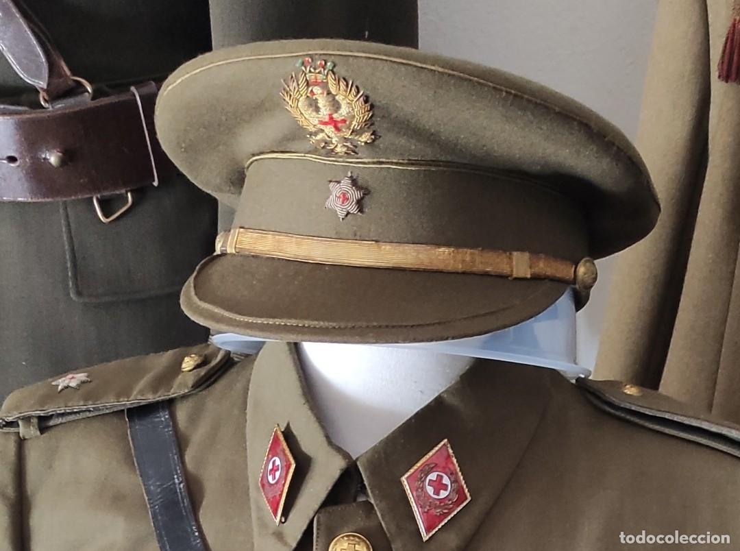 Militaria: Gorra de plato Alf&eacute;rez Cruz roja militar
